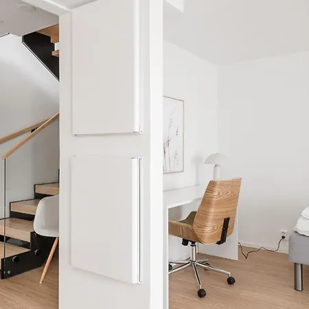 Kingwest - Free Parking, Sauna & 5 Bedrooms Apartment *