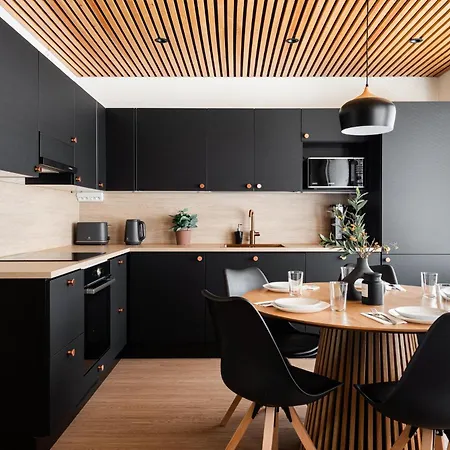 Kingwest - Free Parking, Sauna & 5 Bedrooms