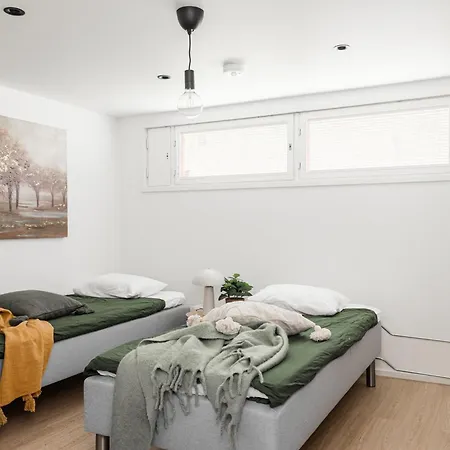 Kingwest - Free Parking, Sauna & 5 Bedrooms * Tampere