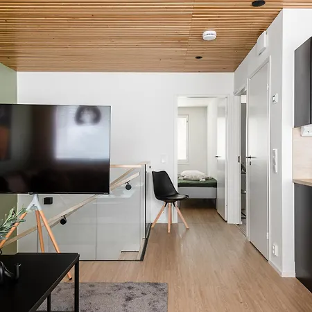 Kingwest - Free Parking, Sauna & 5 Bedrooms Tampere