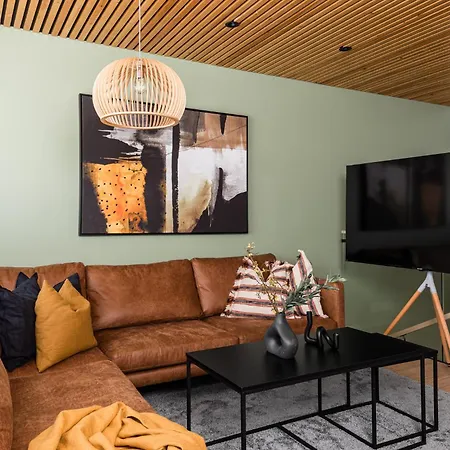 Kingwest - Free Parking, Sauna & 5 Bedrooms *